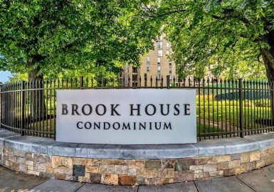 33 Pond Ave., Brookline, Massachusetts 02445, 2 Bedrooms Bedrooms, 4 Rooms Rooms,2 BathroomsBathrooms,Residential,For Sale,Brook House Condominium,Pond Ave.,73003202