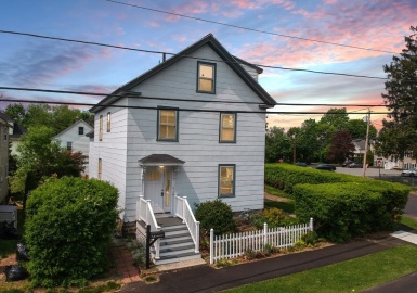 3 Belmont St, North Andover, Massachusetts 01845, 4 Bedrooms Bedrooms, 11 Rooms Rooms,2.5 BathroomsBathrooms,Residential Income,For Sale,Belmont St,73083762