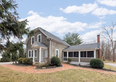 289 Elmwood, North Attleboro, Massachusetts 02760, 5 Bedrooms Bedrooms, 11 Rooms Rooms,3 BathroomsBathrooms,Residential Income,For Sale,Elmwood,73085888