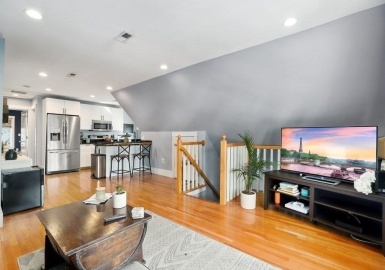 15 Harvest St., Boston, Massachusetts 02125, 2 Bedrooms Bedrooms, 4 Rooms Rooms,1 BathroomBathrooms,Residential Lease,For Rent,Harvest St.,73063326