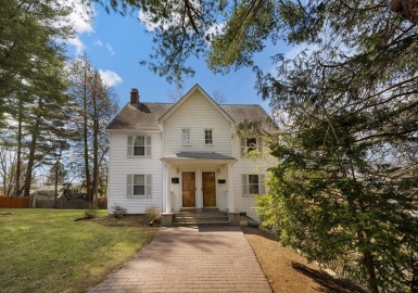 62 Lincoln Avenue, Lynnfield, Massachusetts 01940, 4 Bedrooms Bedrooms, 12 Rooms Rooms,2 BathroomsBathrooms,Residential Income,For Sale,Lincoln Avenue,73097540
