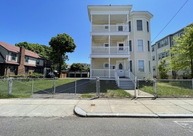 65 Waverly St, Boston, Massachusetts 02135, 12 Bedrooms Bedrooms, 18 Rooms Rooms,4 BathroomsBathrooms,Residential Income,For Sale,Waverly St,73089358