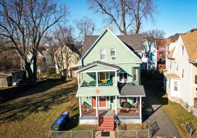 18-20 Medford St, Springfield, Massachusetts 01107, 7 Bedrooms Bedrooms, 14 Rooms Rooms,4 BathroomsBathrooms,Residential Income,For Sale,Medford St,73080459