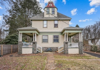 32 Ashland Street, Taunton, Massachusetts 02780, 10 Bedrooms Bedrooms, 20 Rooms Rooms,3 BathroomsBathrooms,Residential Income,For Sale,Ashland Street,73079110