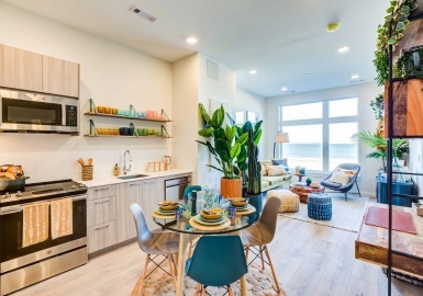 21 Revere Beach Blvd., Revere, Massachusetts 02151, 2 Bedrooms Bedrooms, 3 Rooms Rooms,2 BathroomsBathrooms,Residential Lease,For Rent,Revere Beach Blvd.,73074104