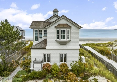 28 Sleepy Hollow Rd, Gloucester, Massachusetts 01930, 5 Bedrooms Bedrooms, 10 Rooms Rooms,3 BathroomsBathrooms,Residential Lease,For Rent,Sleepy Hollow Rd,73048471