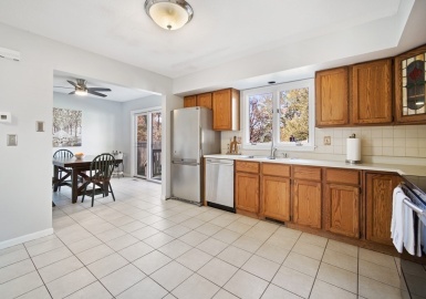 79 Stephanie Cir, Springfield, Massachusetts 01129, 3 Bedrooms Bedrooms, 7 Rooms Rooms,2 BathroomsBathrooms,Residential,For Sale,Stephanie Cir,73028934
