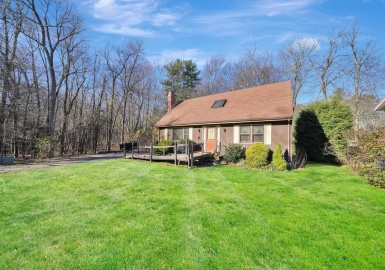 20 Danaher Cir, Springfield, Massachusetts 01118, 4 Bedrooms Bedrooms, 7 Rooms Rooms,2 BathroomsBathrooms,Residential,For Sale,Danaher Cir,73058595