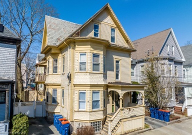 517 Cottage St, New Bedford, Massachusetts 02740, 9 Bedrooms Bedrooms, 18 Rooms Rooms,3 BathroomsBathrooms,Residential Income,For Sale,Cottage St,73092037