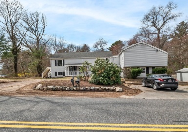 465-475 Laurel St, Bridgewater, Massachusetts 02324, 5 Bedrooms Bedrooms, 10 Rooms Rooms,3 BathroomsBathrooms,Residential Income,For Sale,Laurel St,73097426