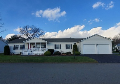 18 Sandstone Dr, Bridgewater, Massachusetts 02324, 2 Bedrooms Bedrooms, 8 Rooms Rooms,2 BathroomsBathrooms,Residential,For Sale,Sandstone Dr,73059137