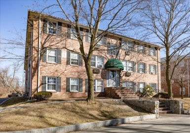 71 Mystic St., Methuen, Massachusetts 01844, 2 Bedrooms Bedrooms, 4 Rooms Rooms,1 BathroomBathrooms,Residential Lease,For Rent,Mystic St.,73079585