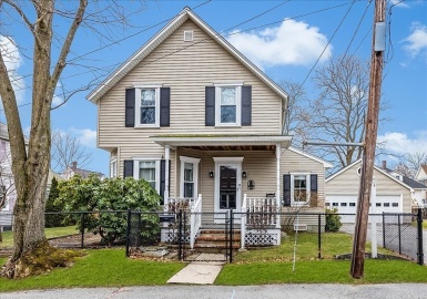 8 Oxford St, Lowell, Massachusetts 01854, 3 Bedrooms Bedrooms, 6 Rooms Rooms,1.5 BathroomsBathrooms,Residential,For Sale,Oxford St,73067862
