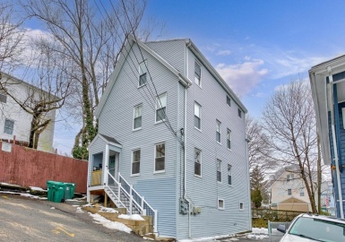 19 Halford Pl, Lynn, Massachusetts 01902, 6 Bedrooms Bedrooms, 15 Rooms Rooms,3 BathroomsBathrooms,Residential Income,For Sale,Halford Pl,73084599
