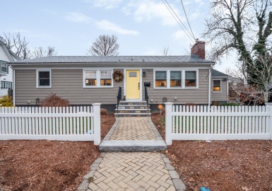 17 July St, Lowell, Massachusetts 01850, 2 Bedrooms Bedrooms, 6 Rooms Rooms,2 BathroomsBathrooms,Residential,For Sale,July St,73067244