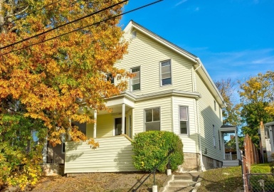 284 South Beacon St, Fall River, Massachusetts 02724, 3 Bedrooms Bedrooms, 7 Rooms Rooms,1 BathroomBathrooms,Residential,For Sale,South Beacon St,73057480