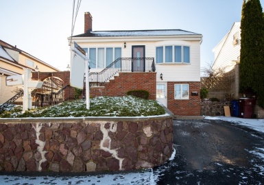 318 Proctor Avenue, Revere, Massachusetts 02151, 4 Bedrooms Bedrooms, 9 Rooms Rooms,3 BathroomsBathrooms,Residential,For Sale,Proctor Avenue,73065896