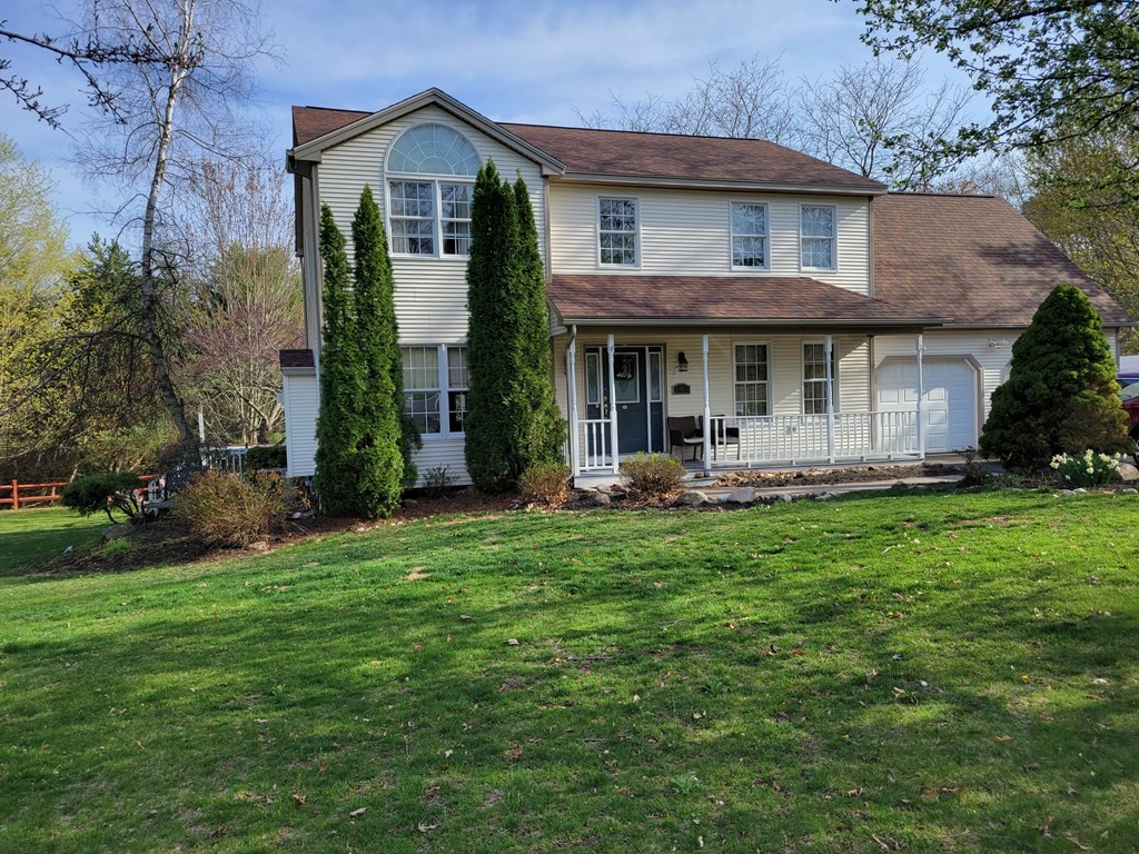 8 Hillcrest Cir, Westfield, Massachusetts 01085