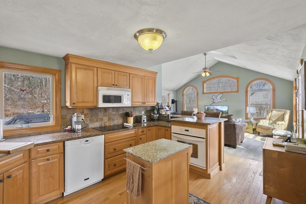29 Manor Road, Shrewsbury, Massachusetts 01545