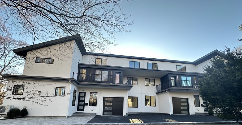 1244 Beacon St, Newton, Massachusetts 02468