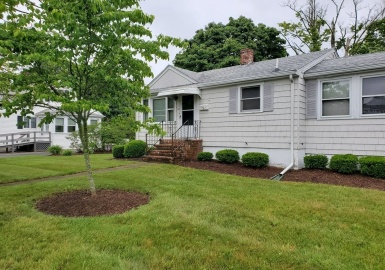 192 Spring St, Bridgewater, Massachusetts 02324, 1 Bedroom Bedrooms, 4 Rooms Rooms,1 BathroomBathrooms,Residential Lease,For Rent,Spring St,73102910