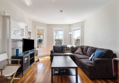 15 Claremon St, Somerville, Massachusetts 02144, 2 Bedrooms Bedrooms, 5 Rooms Rooms,1 BathroomBathrooms,Residential Lease,For Rent,Claremon St,73120678