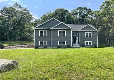 68A Campbell Street, Rutland, Massachusetts 01543, 3 Bedrooms Bedrooms, 7 Rooms Rooms,2.5 BathroomsBathrooms,Residential Lease,For Rent,Campbell Street,73136241