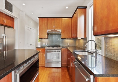 589 E 2nd St, Boston, Massachusetts 02127, 2 Bedrooms Bedrooms, 5 Rooms Rooms,1.5 BathroomsBathrooms,Residential Lease,For Rent,E 2nd St,73134502