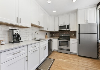 13 Thacher St, Boston, Massachusetts 02113, 2 Bedrooms Bedrooms, 4 Rooms Rooms,1 BathroomBathrooms,Residential Lease,For Rent,Thacher St,73134308