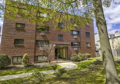 8-R Riverside St, Watertown, Massachusetts 02472, 2 Bedrooms Bedrooms, 4 Rooms Rooms,1 BathroomBathrooms,Residential Lease,For Rent,Riverside St,73132422