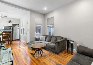 181 W 5th St, Boston, Massachusetts 02127, 2 Bedrooms Bedrooms, 4 Rooms Rooms,1 BathroomBathrooms,Residential Lease,For Rent,W 5th St,73132639