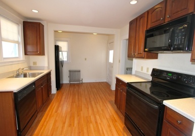 53 Bartlett St, Quincy, Massachusetts 02169, 3 Bedrooms Bedrooms, 6 Rooms Rooms,1 BathroomBathrooms,Residential Lease,For Rent,Bartlett St,73091950