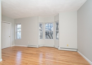 19 Mercer St, Boston, Massachusetts 02127, 2 Bedrooms Bedrooms, 4 Rooms Rooms,1 BathroomBathrooms,Residential Lease,For Rent,Mercer St,73130383