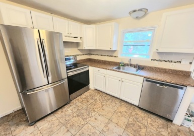 24 Lantern Ln, Randolph, Massachusetts 02369, 3 Bedrooms Bedrooms, 7 Rooms Rooms,1.5 BathroomsBathrooms,Residential Lease,For Rent,Lantern Ln,73134898