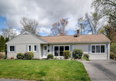 30 Elwin Rd, Natick, Massachusetts 01760, 3 Bedrooms Bedrooms, 7 Rooms Rooms,2.5 BathroomsBathrooms,Residential Lease,For Rent,Elwin Rd,73133753