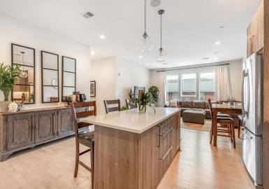 232 Old Colony Ave, Boston, Massachusetts 02127, 2 Bedrooms Bedrooms, 5 Rooms Rooms,2 BathroomsBathrooms,Residential Lease,For Rent,Old Colony Ave,73119423