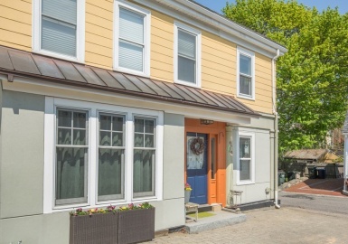 2 Vernon, Newburyport, Massachusetts 01950, 2 Bedrooms Bedrooms, 4 Rooms Rooms,1 BathroomBathrooms,Residential Lease,For Rent,Vernon,73135159