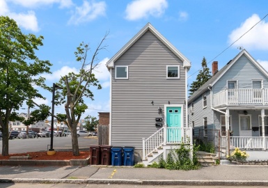 25 Beachland Ave, Revere, Massachusetts 02151, 2 Bedrooms Bedrooms, 5 Rooms Rooms,1 BathroomBathrooms,Residential Lease,For Rent,Beachland Ave,73132204
