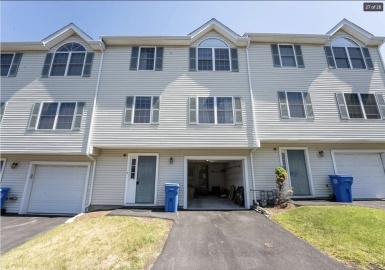 1005 Trapelo Rd, Waltham, Massachusetts 02452, 3 Bedrooms Bedrooms, 6 Rooms Rooms,2.5 BathroomsBathrooms,Residential Lease,For Rent,Trapelo Rd,73133844