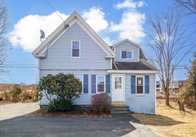 664 Old West Central Street, Franklin, Massachusetts 02038, 3 Bedrooms Bedrooms, 8 Rooms Rooms,1.5 BathroomsBathrooms,Residential Lease,For Rent,Old West Central Street,73079876