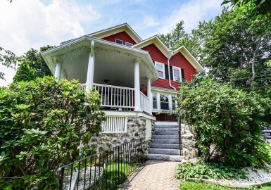 52 Woburn St, Medford, Massachusetts 02155, 5 Bedrooms Bedrooms, 10 Rooms Rooms,2 BathroomsBathrooms,Residential Lease,For Rent,Woburn St,73137281