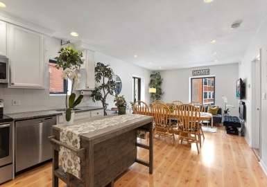 90 Salem St., Boston, Massachusetts 02113, 2 Bedrooms Bedrooms, 4 Rooms Rooms,1 BathroomBathrooms,Residential Lease,For Rent,Salem St.,73136870