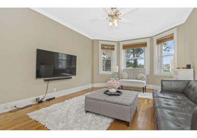 19 Westbourne Terrace, Brookline, Massachusetts 02446, 2 Bedrooms Bedrooms, 6 Rooms Rooms,2 BathroomsBathrooms,Residential Lease,For Rent,Westbourne Terrace,73136730