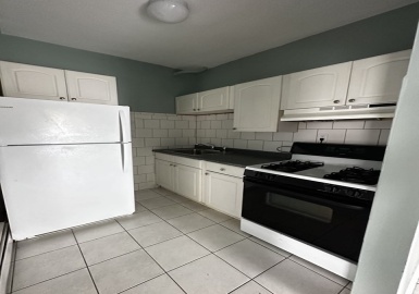 934 Middle St, Fall River, Massachusetts 02721, 1 Bedroom Bedrooms, 3 Rooms Rooms,1 BathroomBathrooms,Residential Lease,For Rent,Middle St,73128708