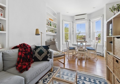 28 Beacon Street, Somerville, Massachusetts 02143, 2 Bedrooms Bedrooms, 3 Rooms Rooms,1 BathroomBathrooms,Residential Lease,For Rent,Beacon Street,73134676