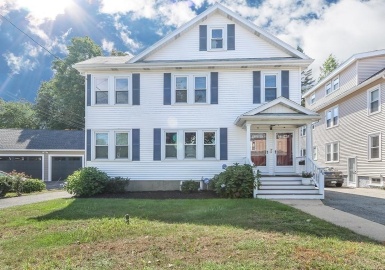 84 Auburn St., Newton, Massachusetts 02466, 2 Bedrooms Bedrooms, 6 Rooms Rooms,1 BathroomBathrooms,Residential Lease,For Rent,Auburn St.,73130035