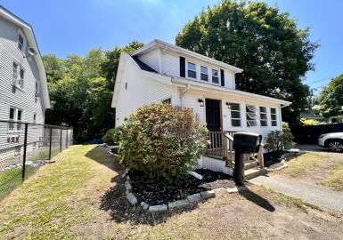 42 Ingell St, Taunton, Massachusetts 02780, 3 Bedrooms Bedrooms, 6 Rooms Rooms,1 BathroomBathrooms,Residential Lease,For Rent,Ingell St,73135516