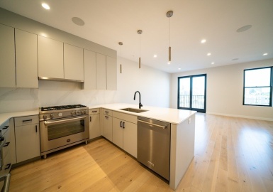 340 West 2nd, Boston, Massachusetts 02127, 2 Bedrooms Bedrooms, 6 Rooms Rooms,2 BathroomsBathrooms,Residential Lease,For Rent,West 2nd,73134499