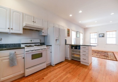 256 Bowen St, Boston, Massachusetts 02127, 2 Bedrooms Bedrooms, 4 Rooms Rooms,1.5 BathroomsBathrooms,Residential Lease,For Rent,Bowen St,73126517