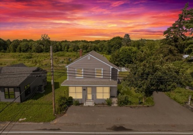 1550 Fall River Ave., Seekonk, Massachusetts 02771, 3 Bedrooms Bedrooms, 5 Rooms Rooms,2 BathroomsBathrooms,Residential Lease,For Rent,Fall River Ave.,73136884